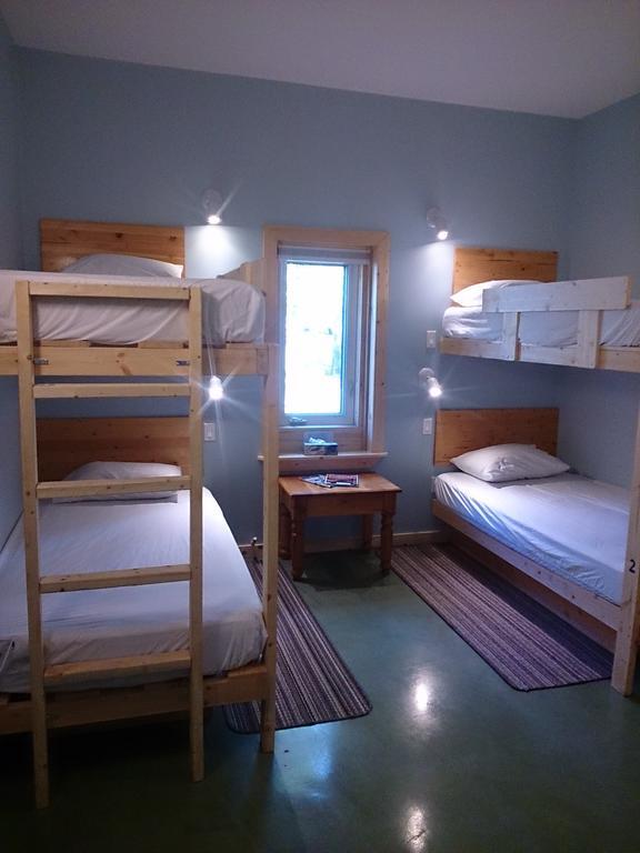 Hot Springs Campground & Hostel Upper Laberge Habitación foto