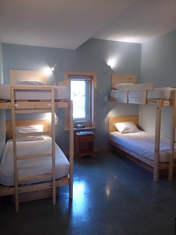 Hot Springs Campground & Hostel Upper Laberge Habitación foto